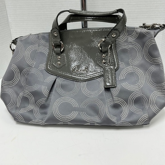 Coach Ashely signature bag! Excellent. - Picture 1 of 4